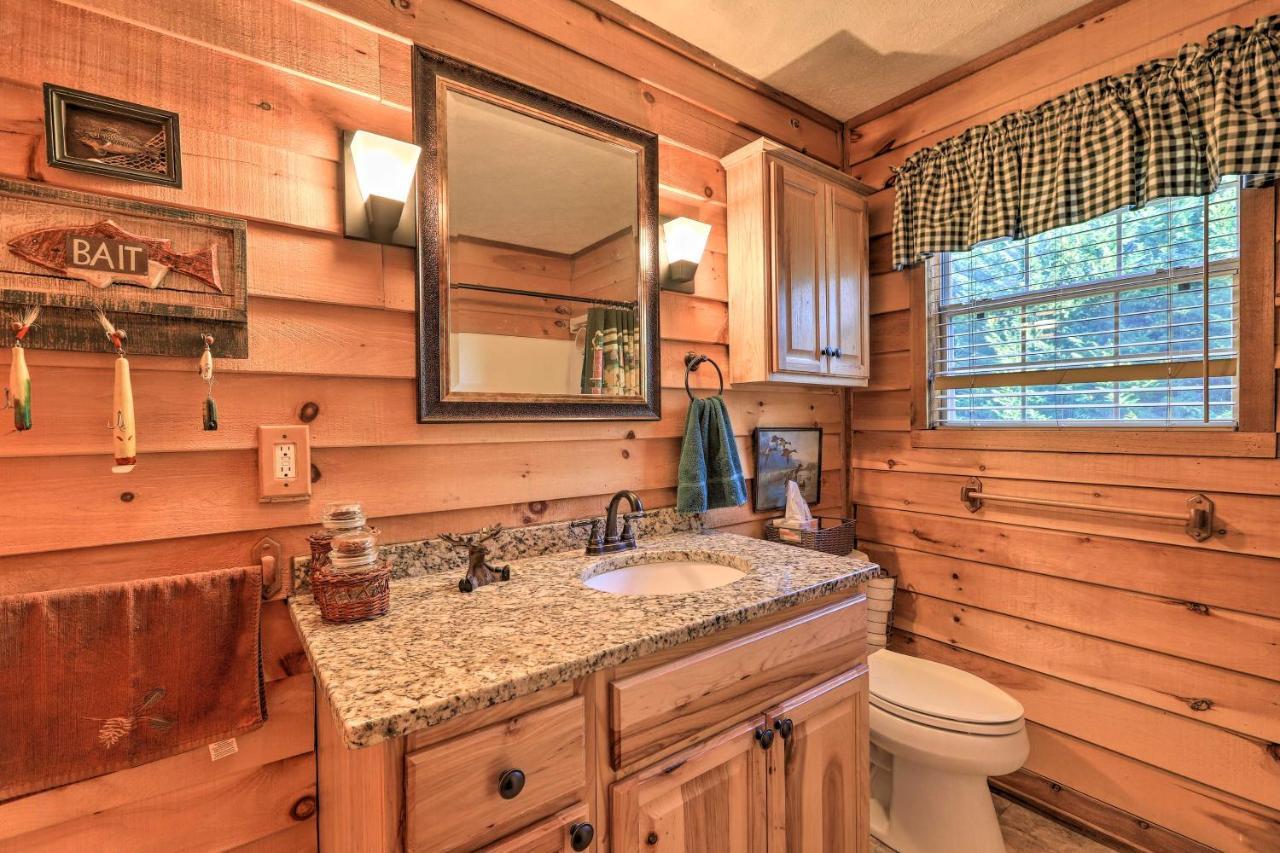 Lakefront Sparta Cottage With Decks And Boat Dock 외부 사진