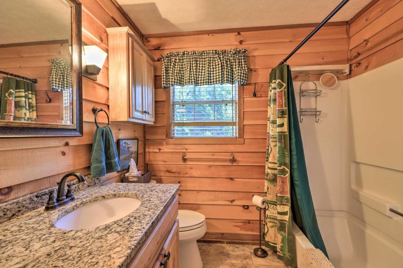 Lakefront Sparta Cottage With Decks And Boat Dock 외부 사진